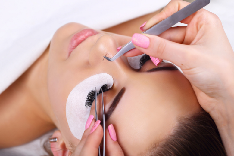 How Do You Become a Lash Technician?