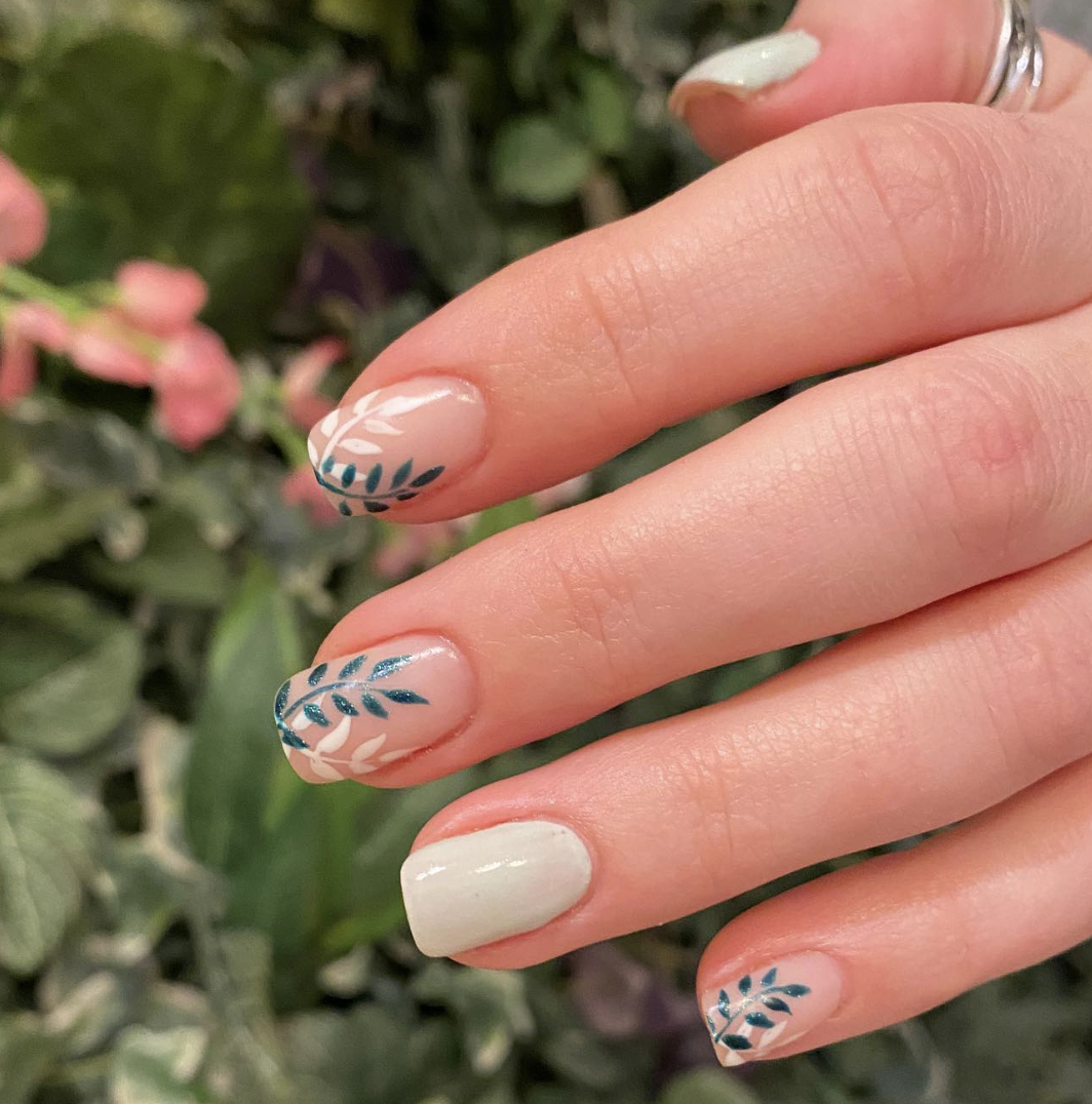 Image of nails with a leaf print