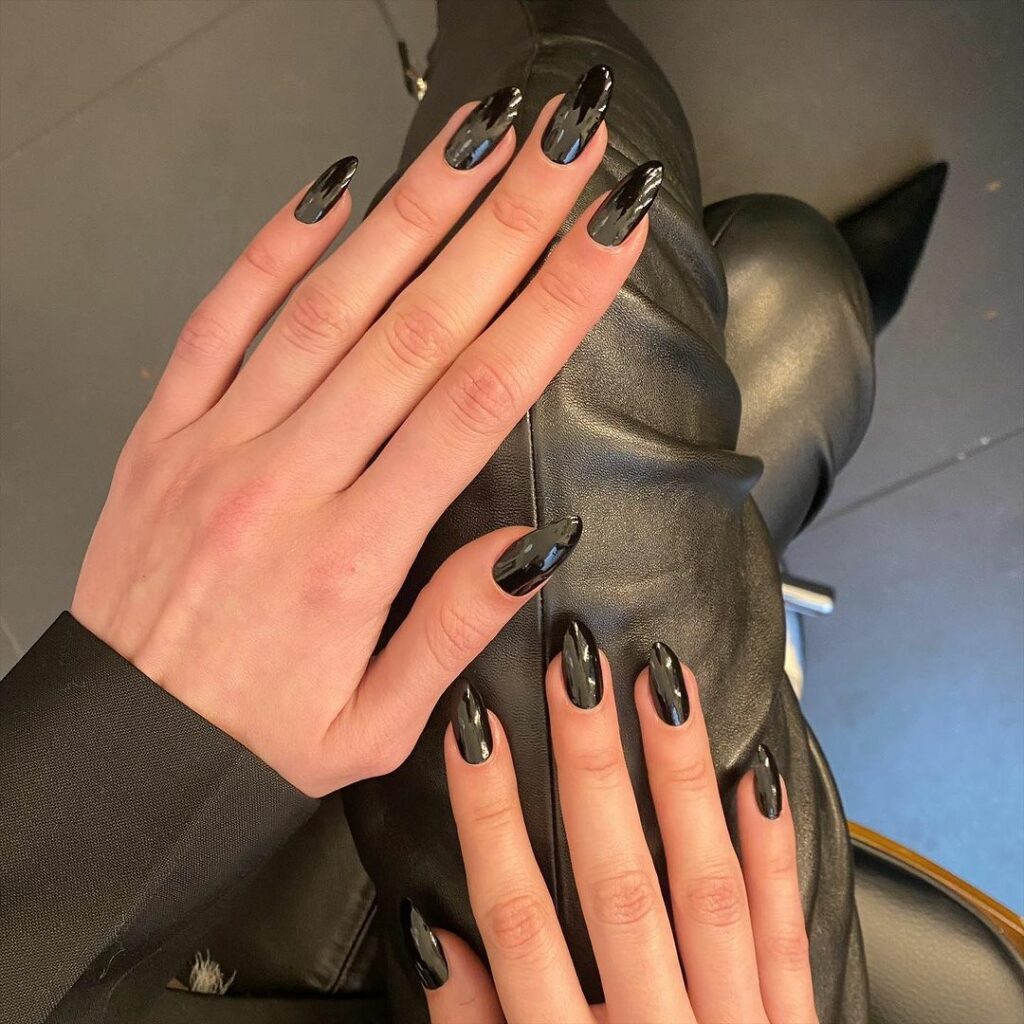 spooky black halloween nails